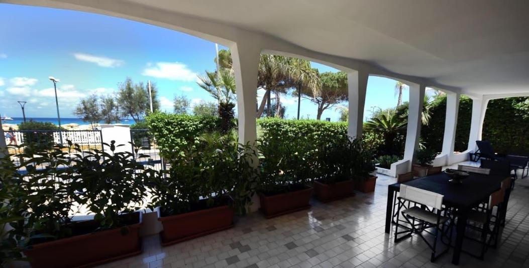 Villa Azzurra Beachfront Mondello - Палермо Екстериор снимка