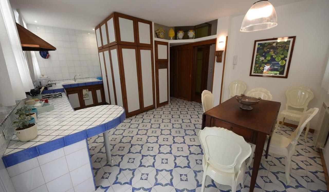 Villa Azzurra Beachfront Mondello - Палермо Екстериор снимка